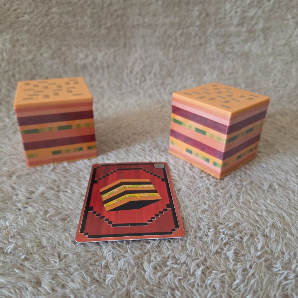 McDonald’s Happy Meal Burger Cubes – set of 2 + card